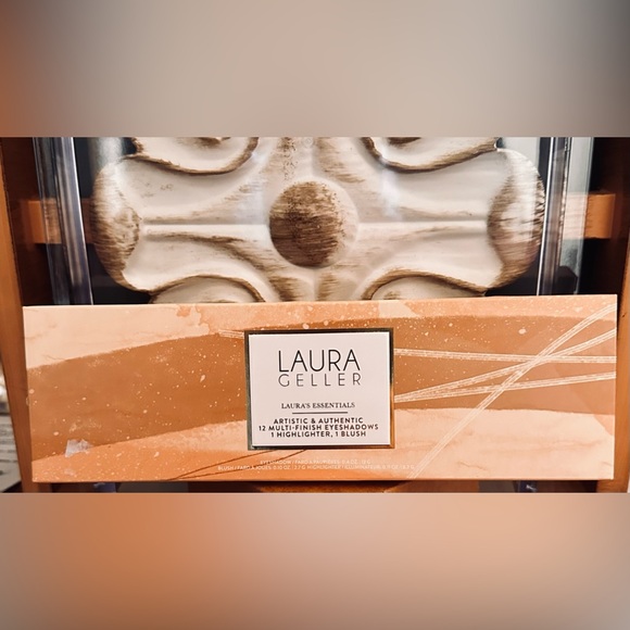 LAURA GELLER NEW YORK Laura's Essentials 12 Eyeshadows/1 Highlighter & 1… - Picture 7 of 11